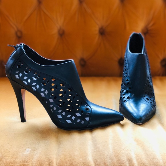 Saks fifth Ave Black Stilettos - Picture 1 of 10